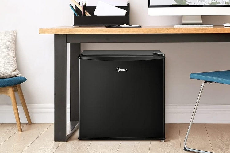 Top Picks: Mini Fridges for Keeping Drinks Cold and Accessible