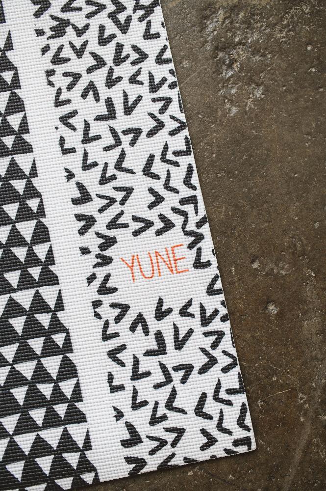 Yune Yoga Bowie mat close-up showing 6mm thickness and texture