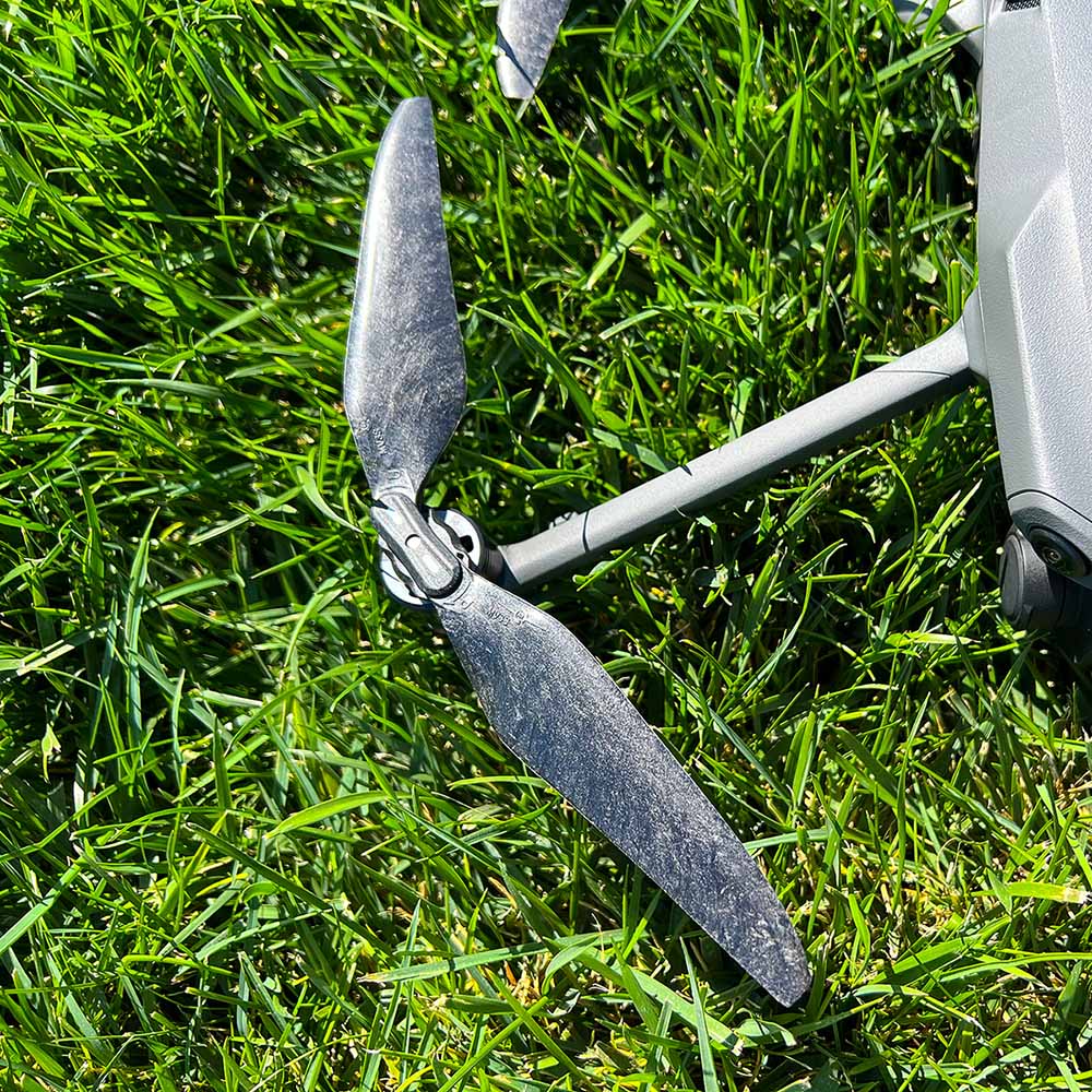 Close-up of the carbon fiber reinforced polyamide material on Master Airscrew Mavic 3 STEALTH propellers