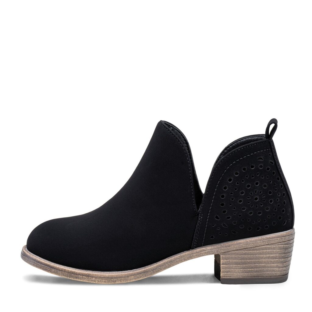 Vepose women's chunky cutout ankle booties in black nubuck